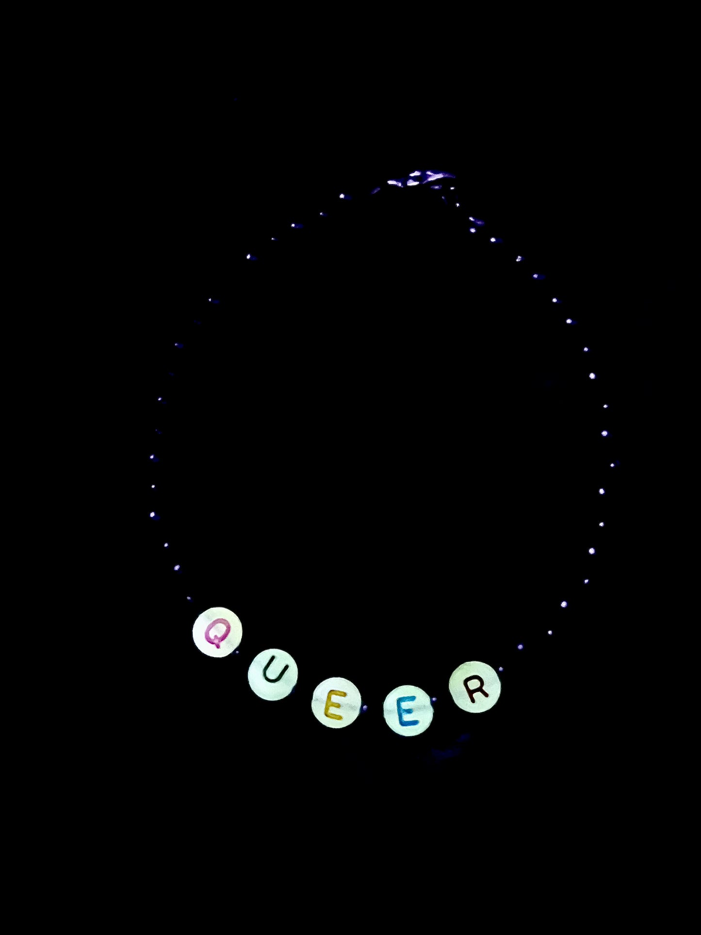 QUEER Armband - schwarz/weiß (fluoreszierend)/bunt
