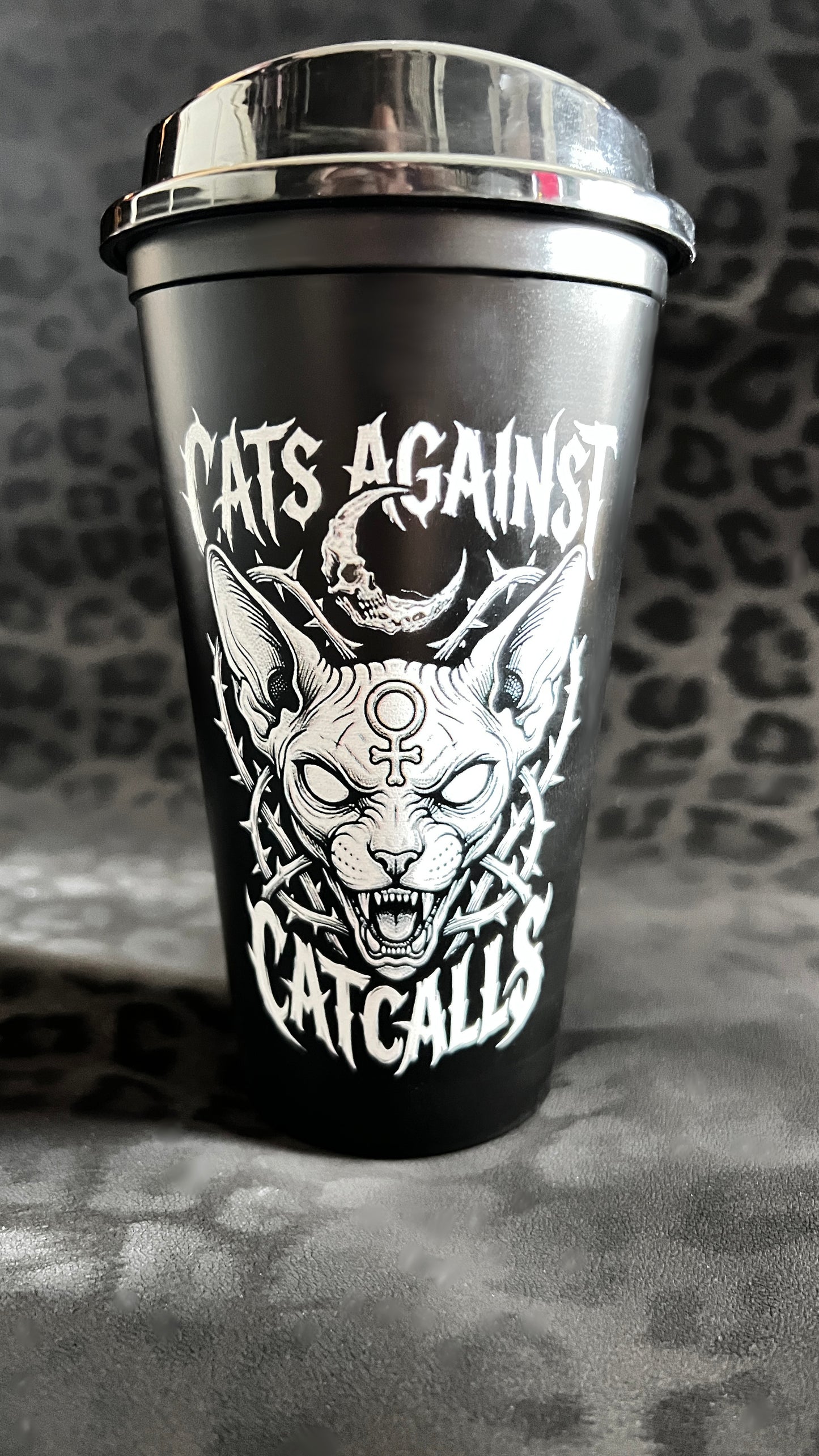 CAT AGAINST CATCALLS - Kaffee-Becher